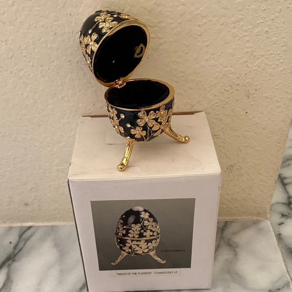 4-inch Tall Musical Egg Box - Picture 1 of 2
